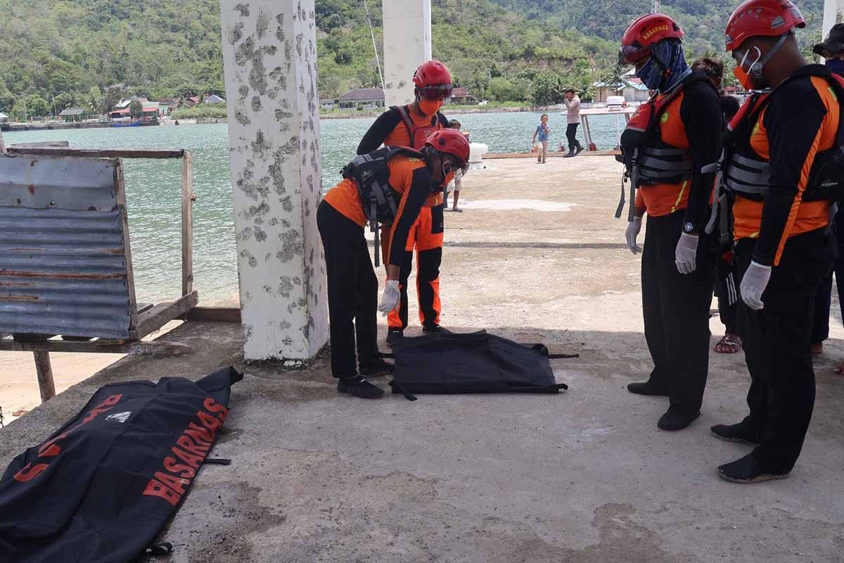 Tiga mayat tanpa identitas di pantai dievakuasi