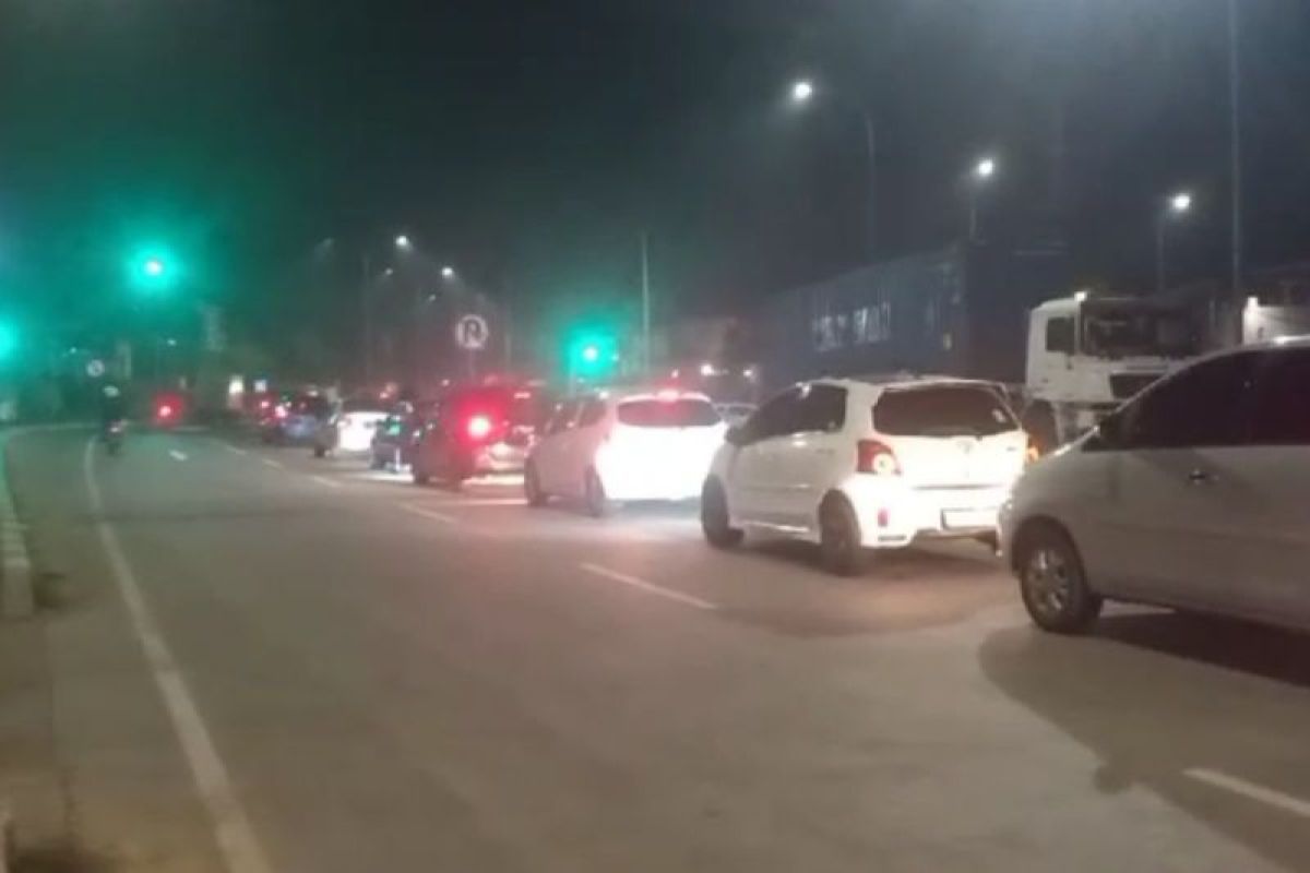 Arah Bogor Sukabumi mulai dipadati kendaraan pada Minggu malam