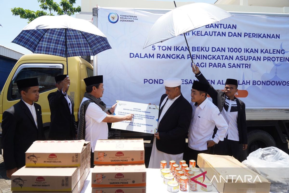 KKP menyalurkan 15 ton ikan untuk pesantren Jawa Timur dan Jawa Tengah