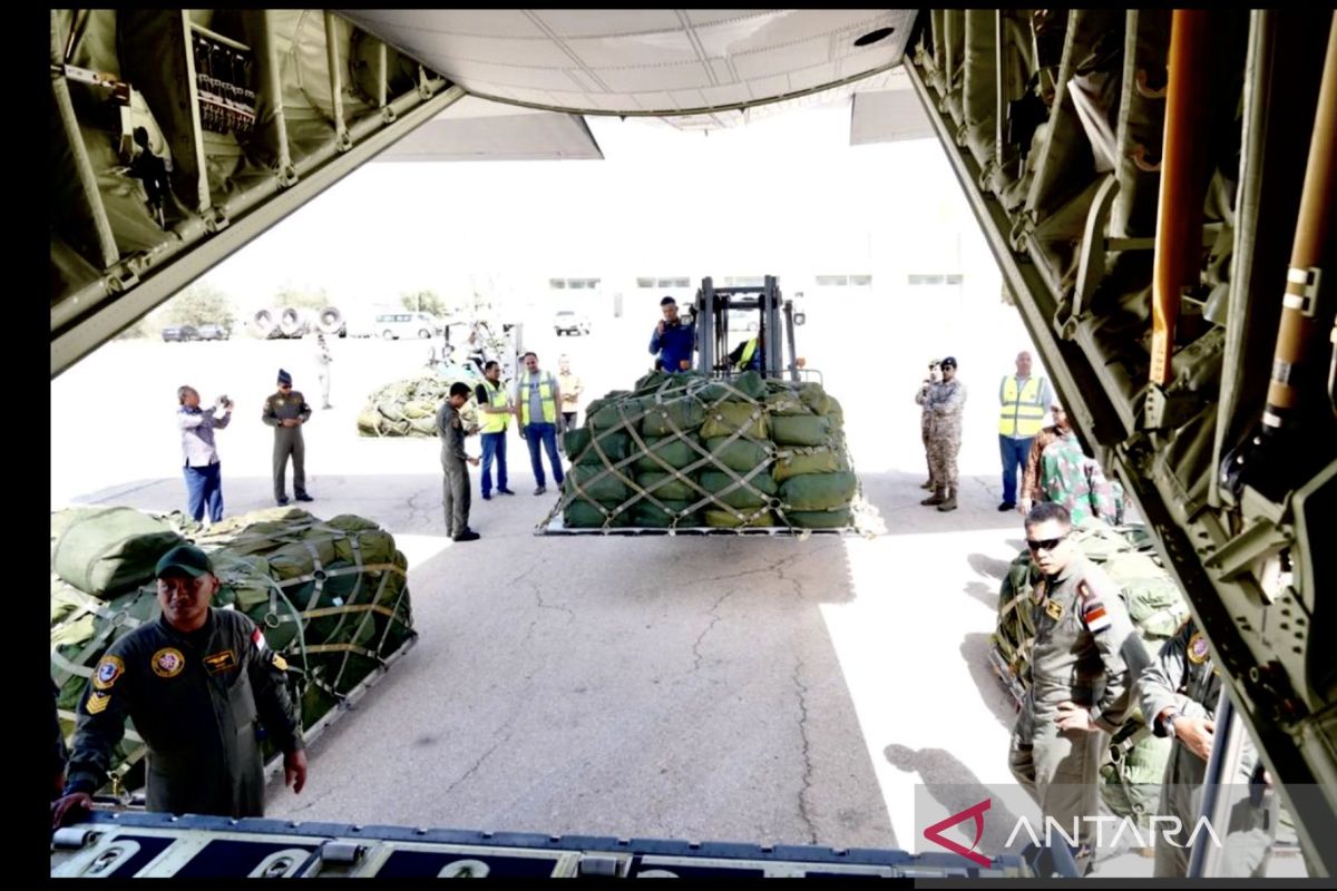 Bantuan untuk Gaza diangkut Hercules TNI AU tiba di Yordania