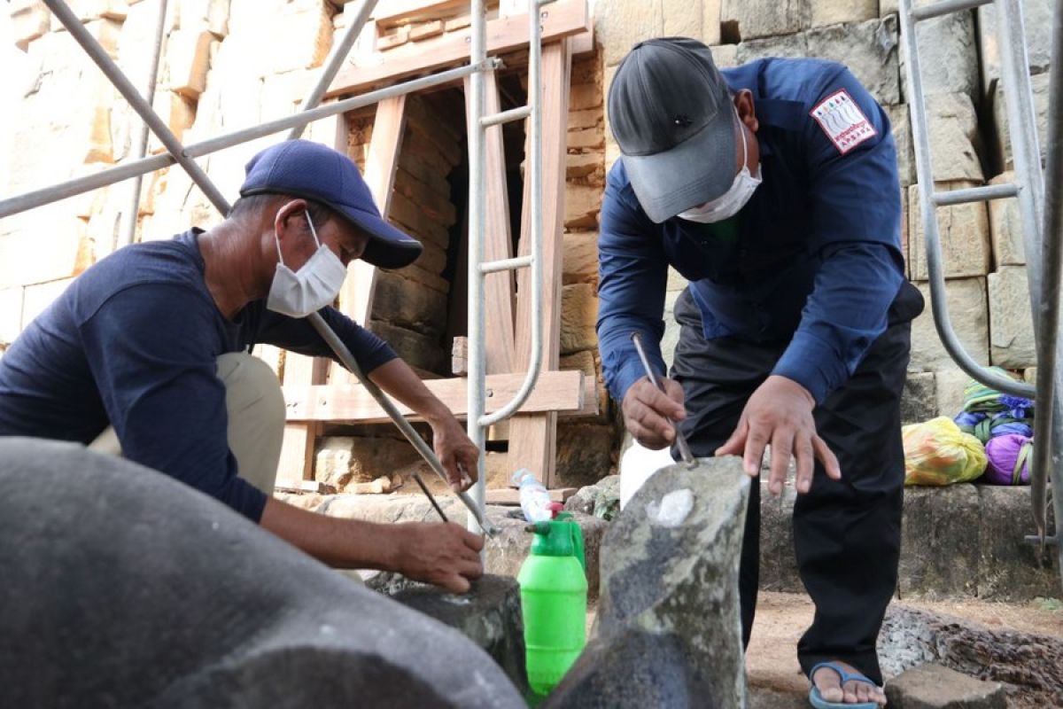 Album Asia: Menilik restorasi patung kuno di Angkor Kamboja