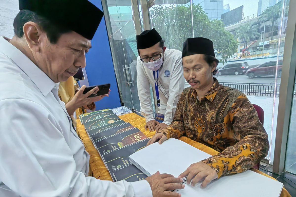 Kemenag luncurkan buku panduan baca Al Quran Braille