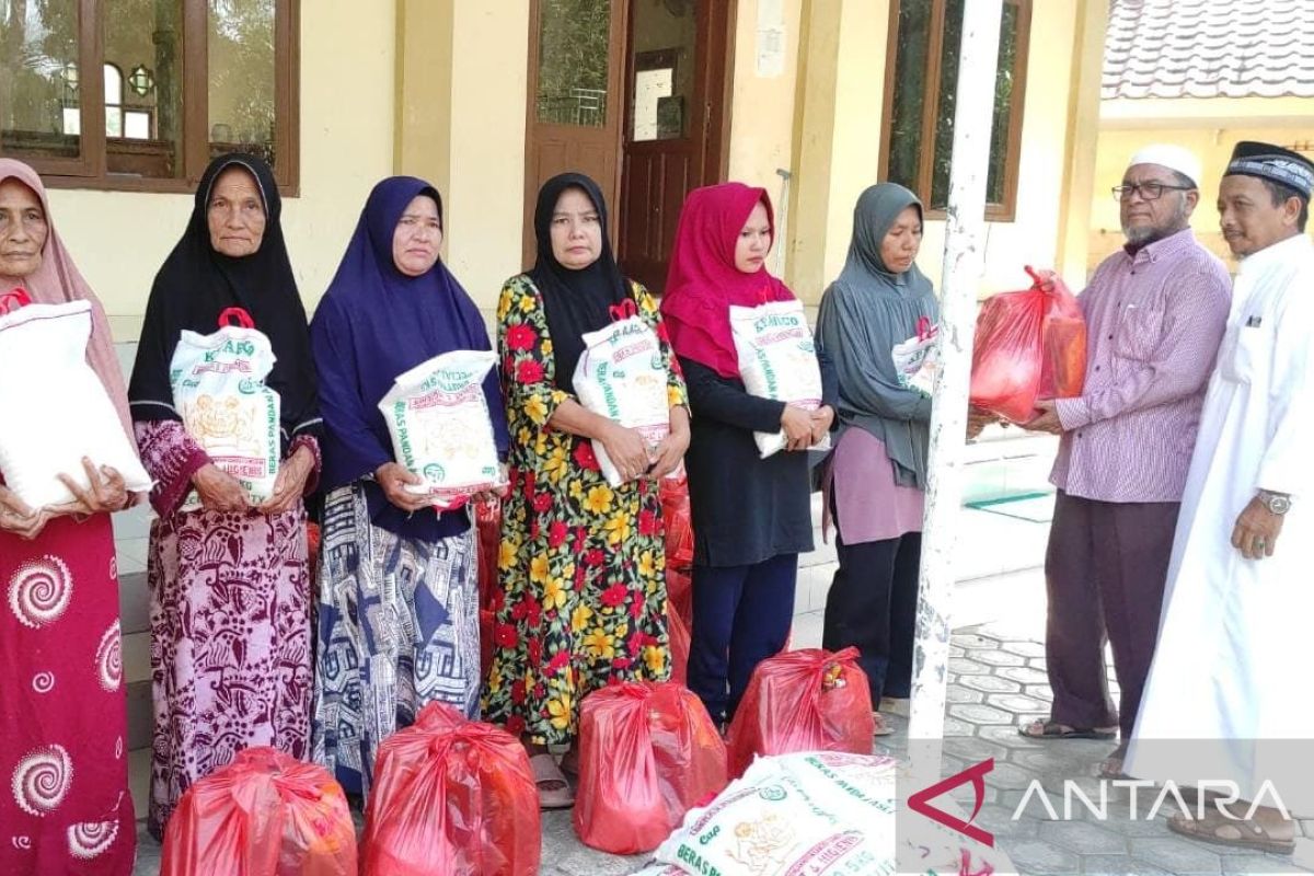 Dewan Dakwah Aceh salurkan bantuan sembako bagi warga kurang mampu