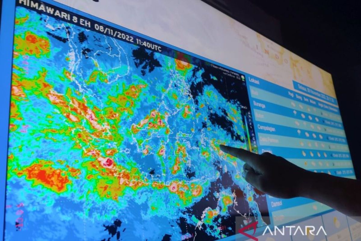BMKG ingatkan waspada potensi hujan lebat di 29 provinsi