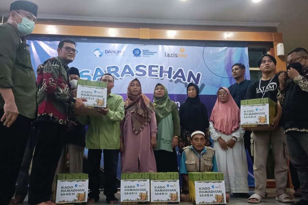 Danone Indonesia dan MPM PP Muhammadiyah serahkan Kado Ramadhan kepada kelompok rentan