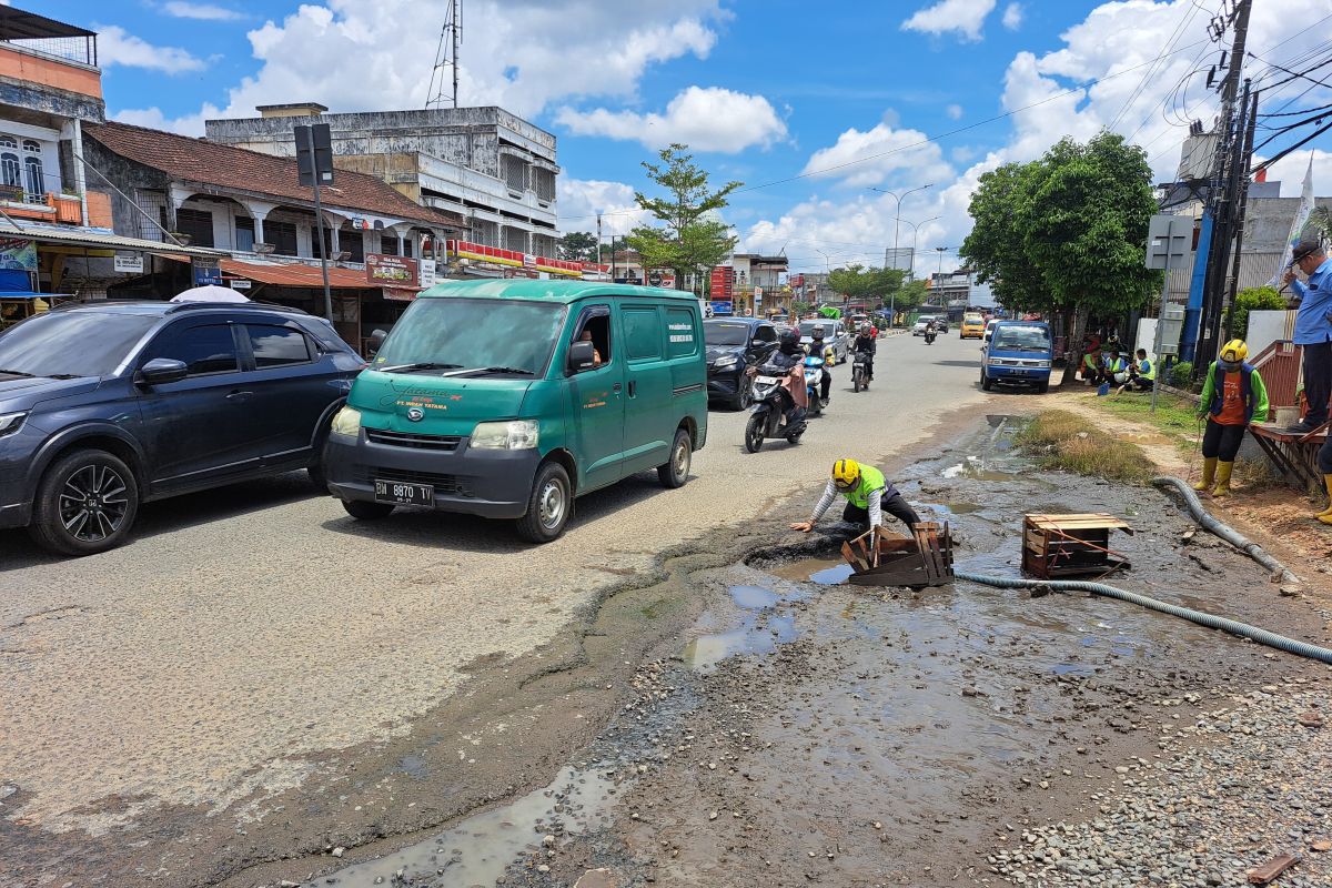 Pemkot Jambi pastikan genangan air di Jalan Pattimura bukan akibat galian PDAM