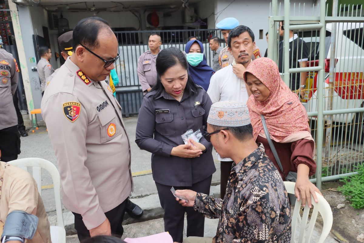 Polisi beri layanan kesehatan penyandang tunanetra di Papanggo Jakut