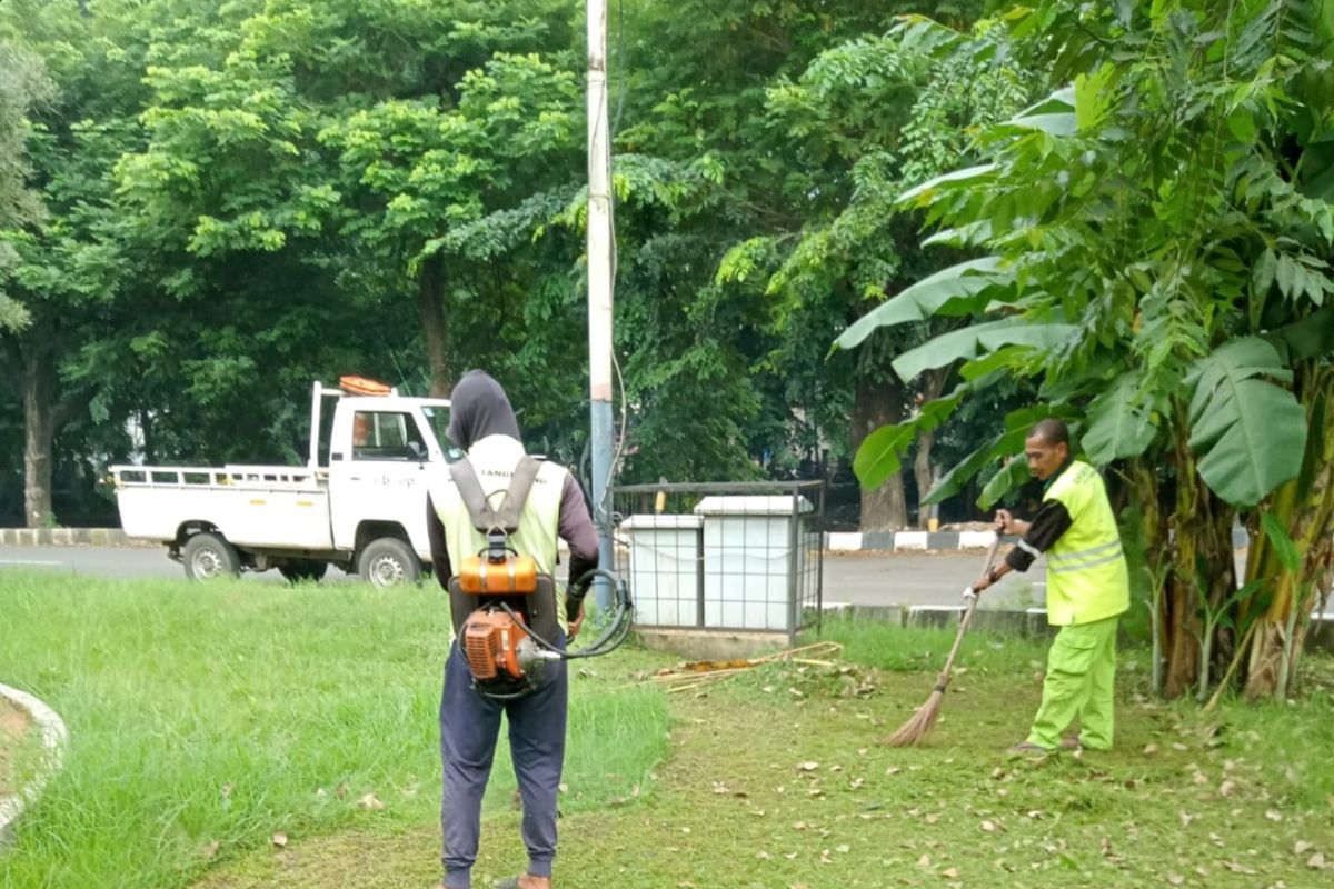 Disbudpar Tangerang buka layanan potong rumput gratis area Shalat Idul Fitri