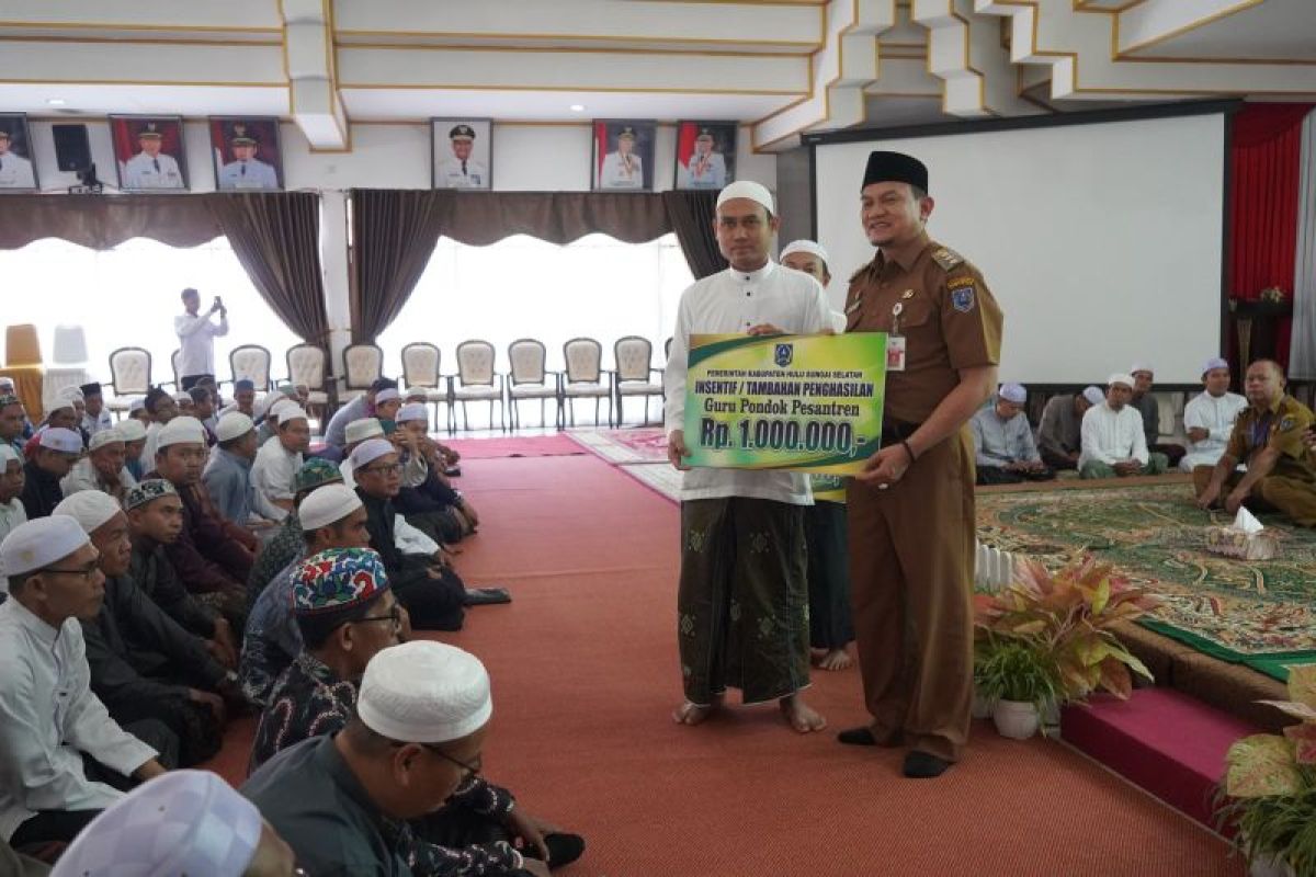 791 ustadz dan ustadzah terima tambahan penghasilan dari Pemkab HSS