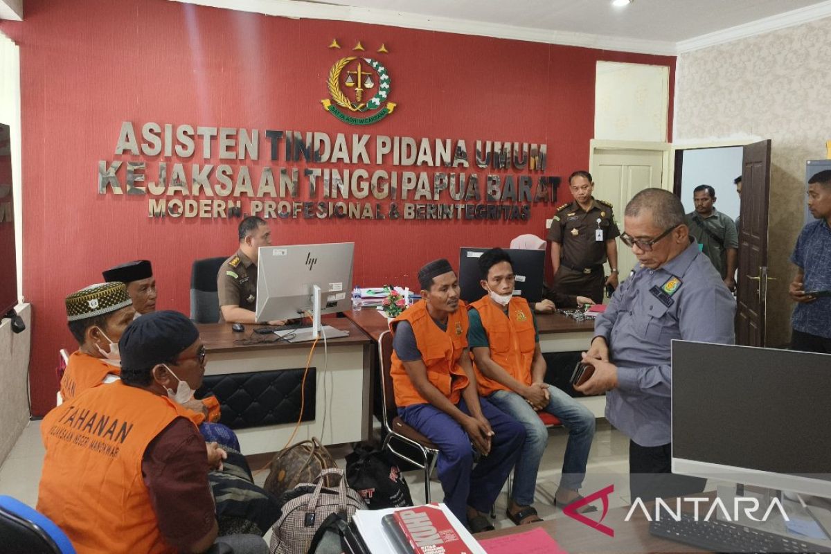Lima DPO terpidana kasus penangkapan ikan di perairan Kabupaten Fakfak