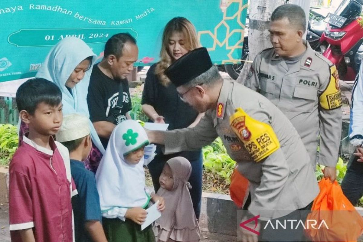 Pokja Wartawan Jakarta Timur beri santunan kepada 80 anak yatim-piatu