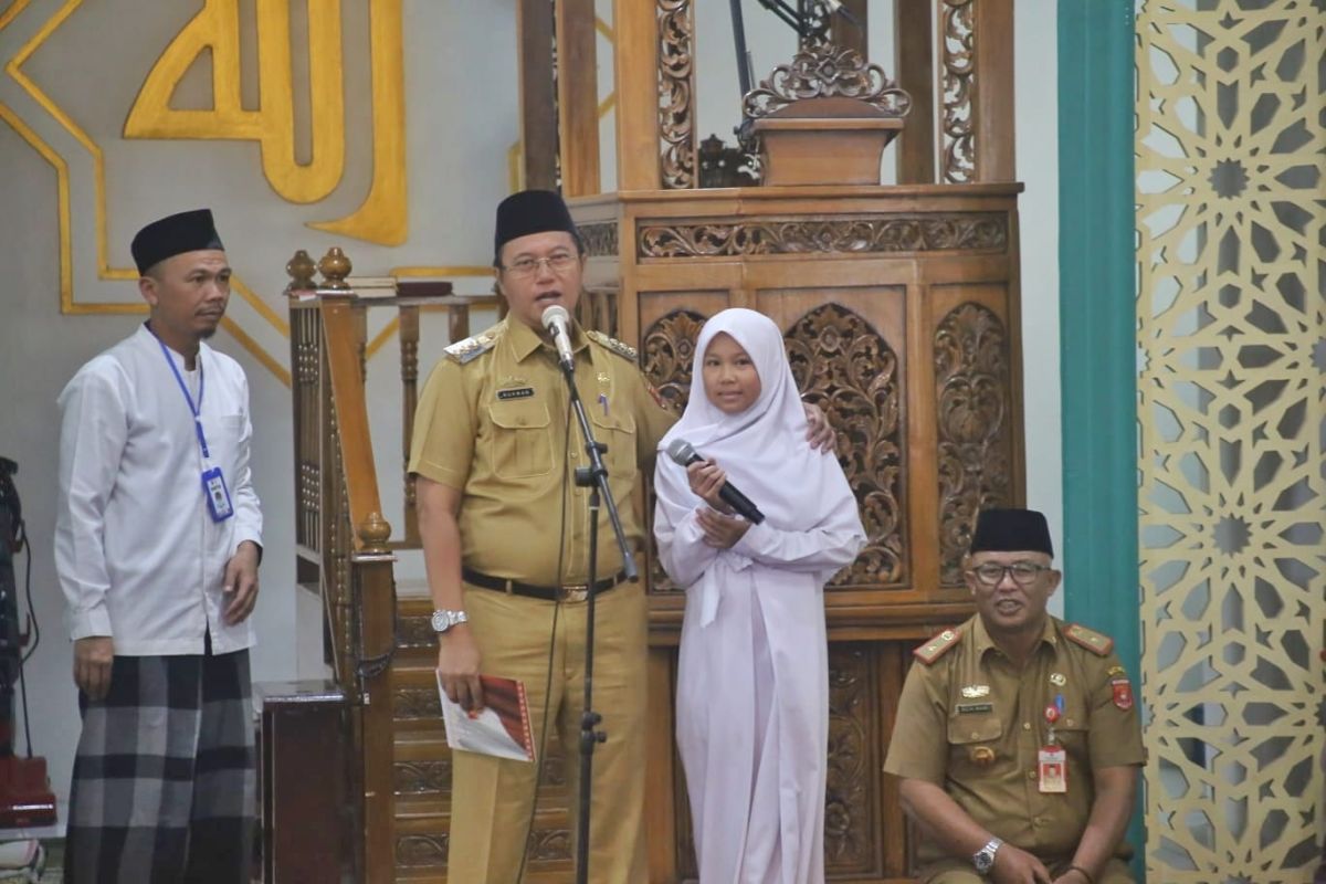 PJ Bupati Lampung Barat janjikan umroh kepada siswi penghafal Al Quran