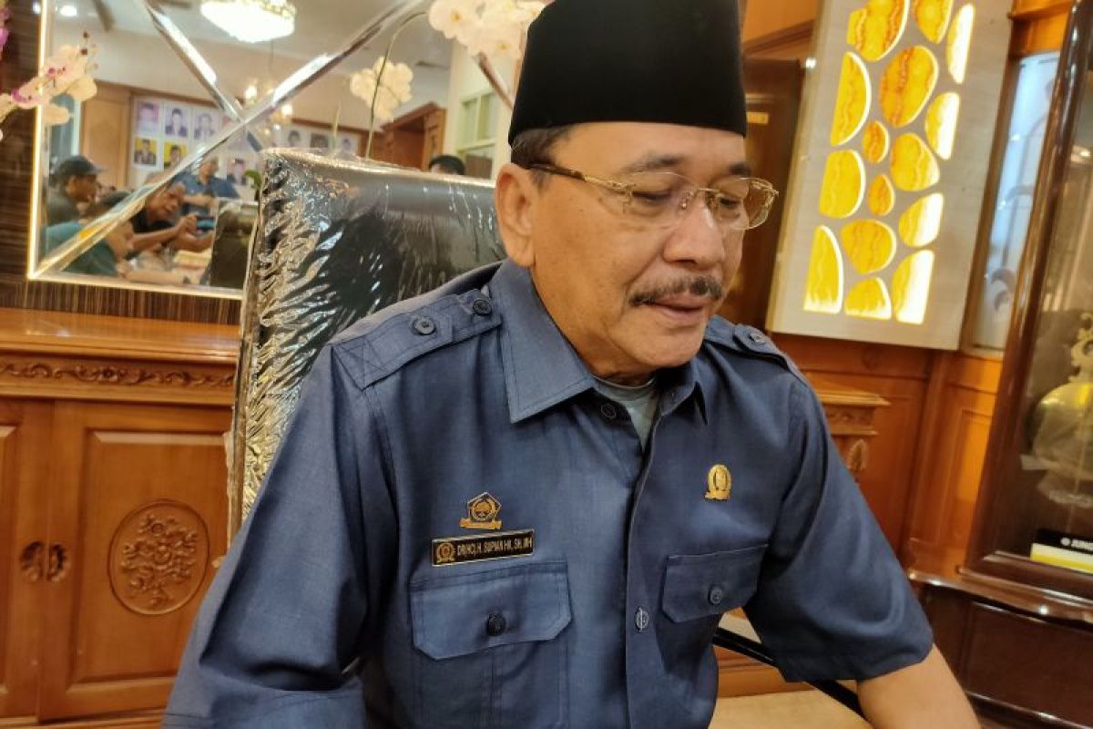 Ketua DPRD Kalsel dan Fraksi PKS berbagi dengan insan pers