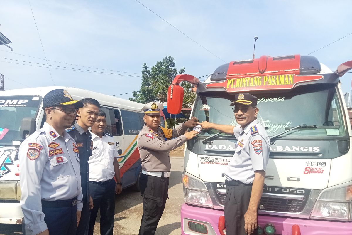 Dishub Pasaman Barat cek kelaikan kendaraan angkutan Lebaran