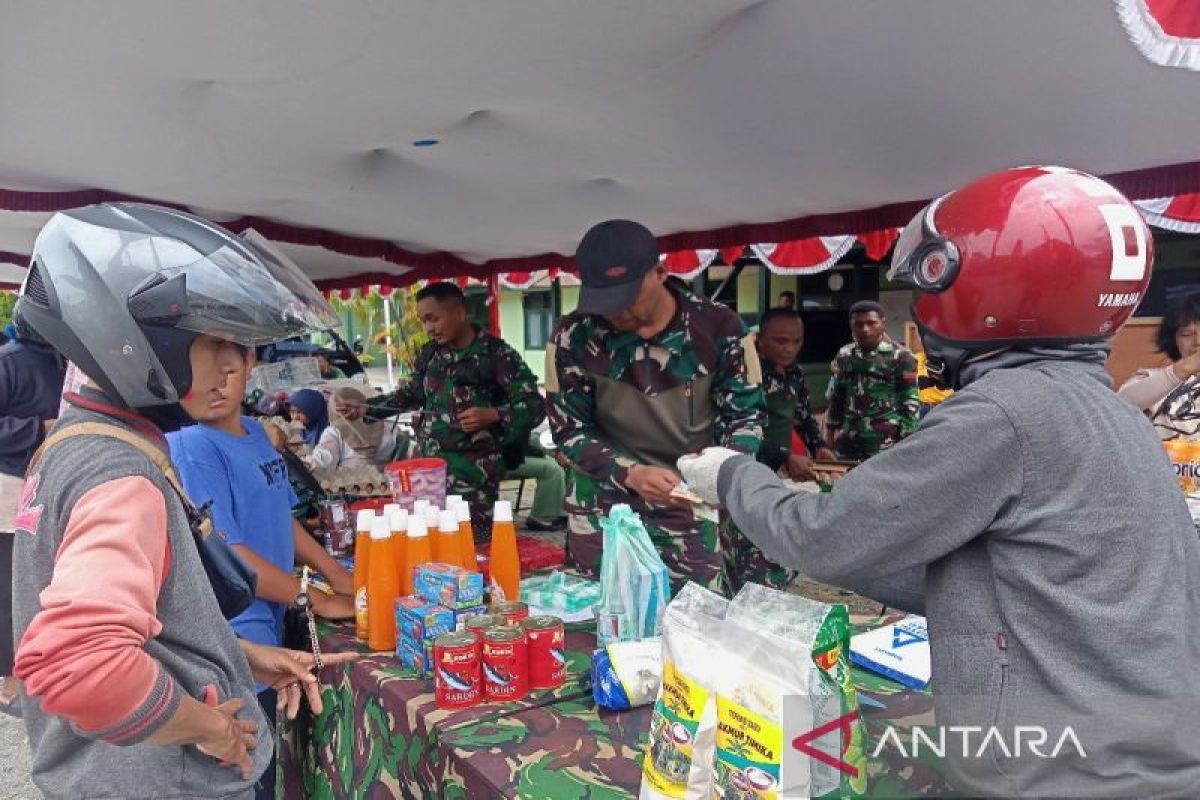 TNI di Mimika gelar bazar bahan pokok murah sambut Lebaran