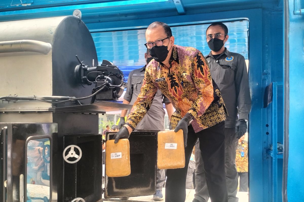 BNN foils 200-kg marijuana delivery from Aceh to Java