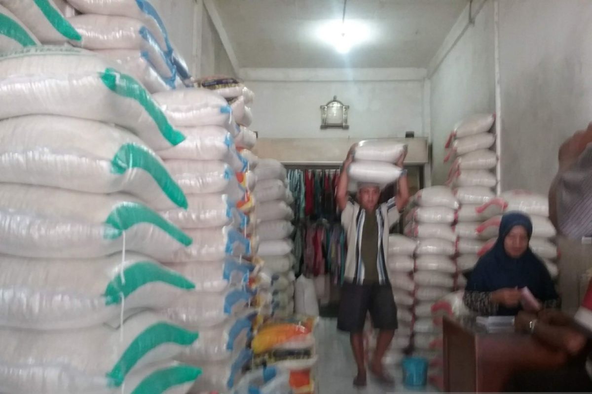 Dinas Perdagangan Kulon Progo memastikan stok beras surplus 10.167 ton
