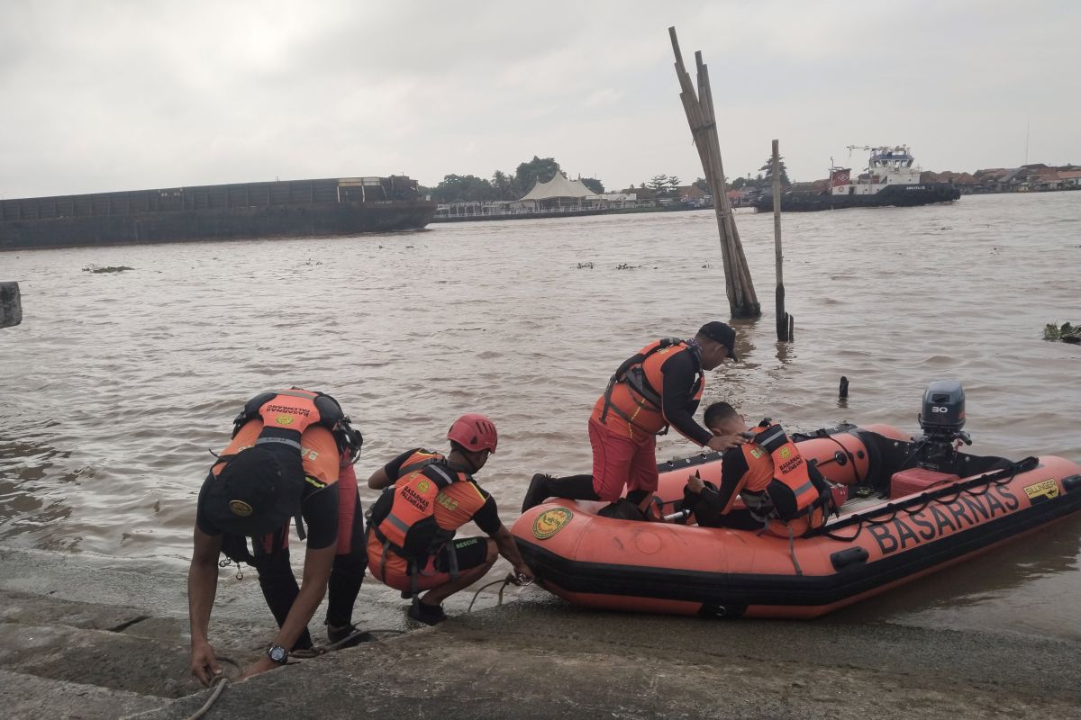 Basarnas cari satu korban ledakan kapal jukung di Sungai Musi