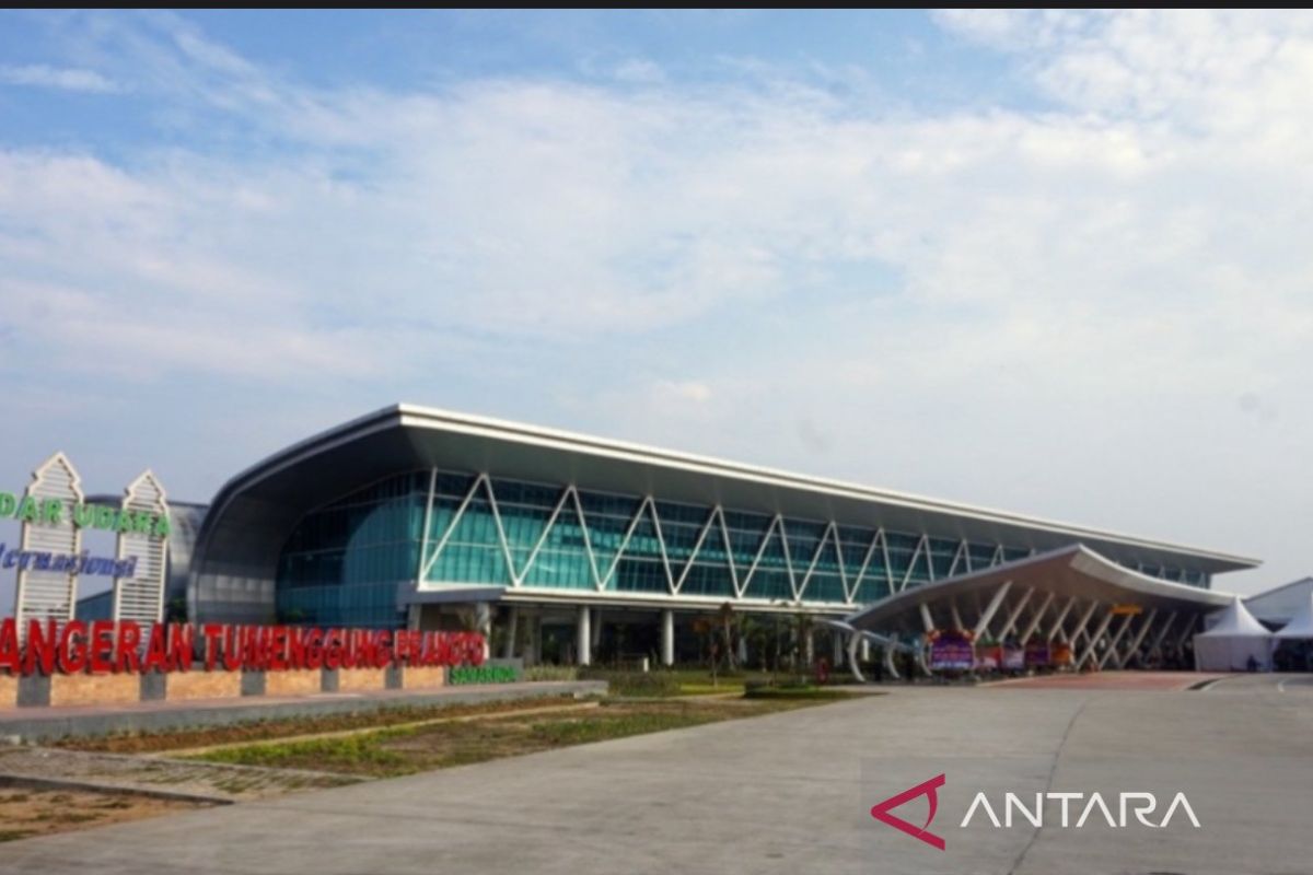 Bandara APT Pranoto terapkan pembayaran nontunai  masuk area dan parkir