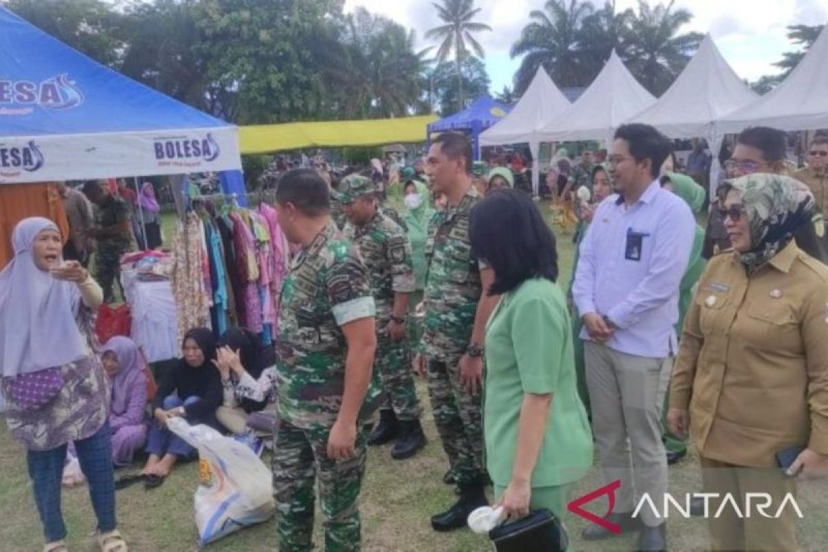 Pj Wako Pangkalpinang hadiri bazar TNI jelang Idul Fitri1445 Hijriah