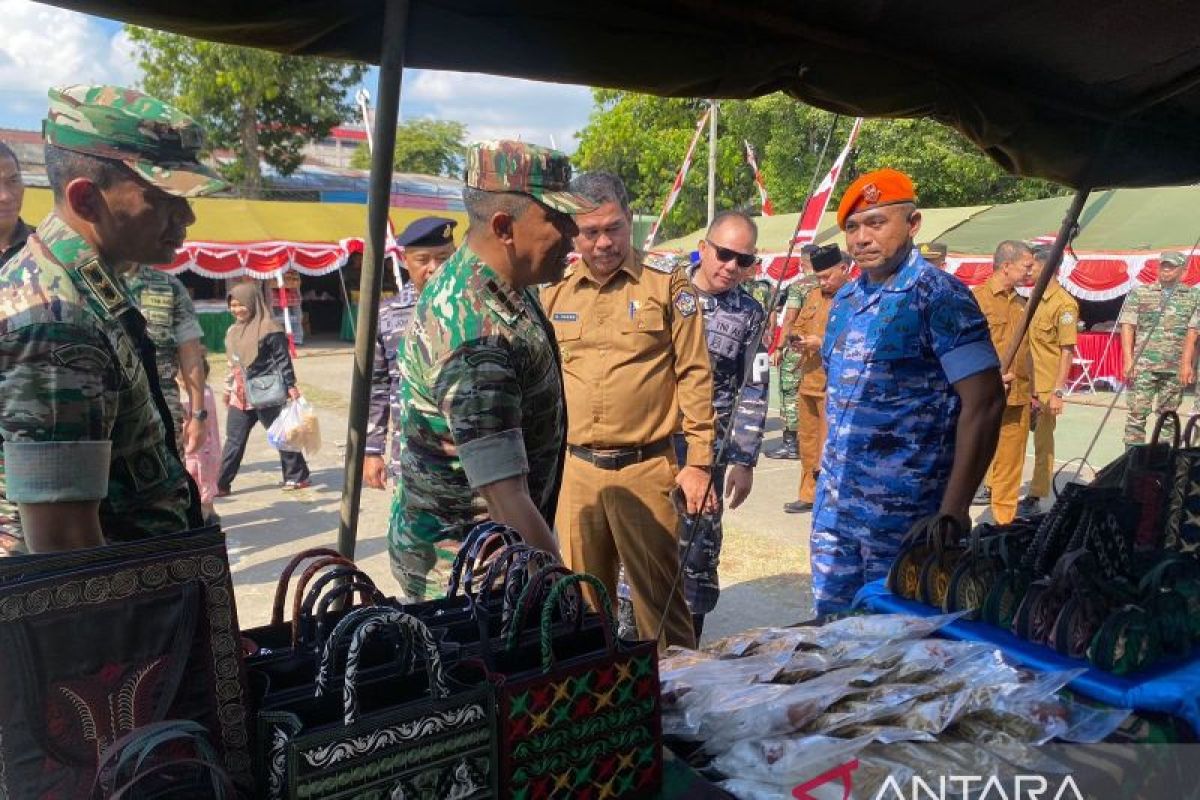 Korem Lilawangsa gelar bazar sandang pangan murah guna bantu warga jelang Idul Fitri