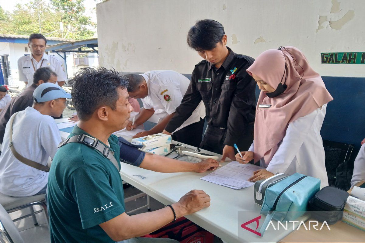 Sopir bus dan kru di Temanggung tes kesehatan