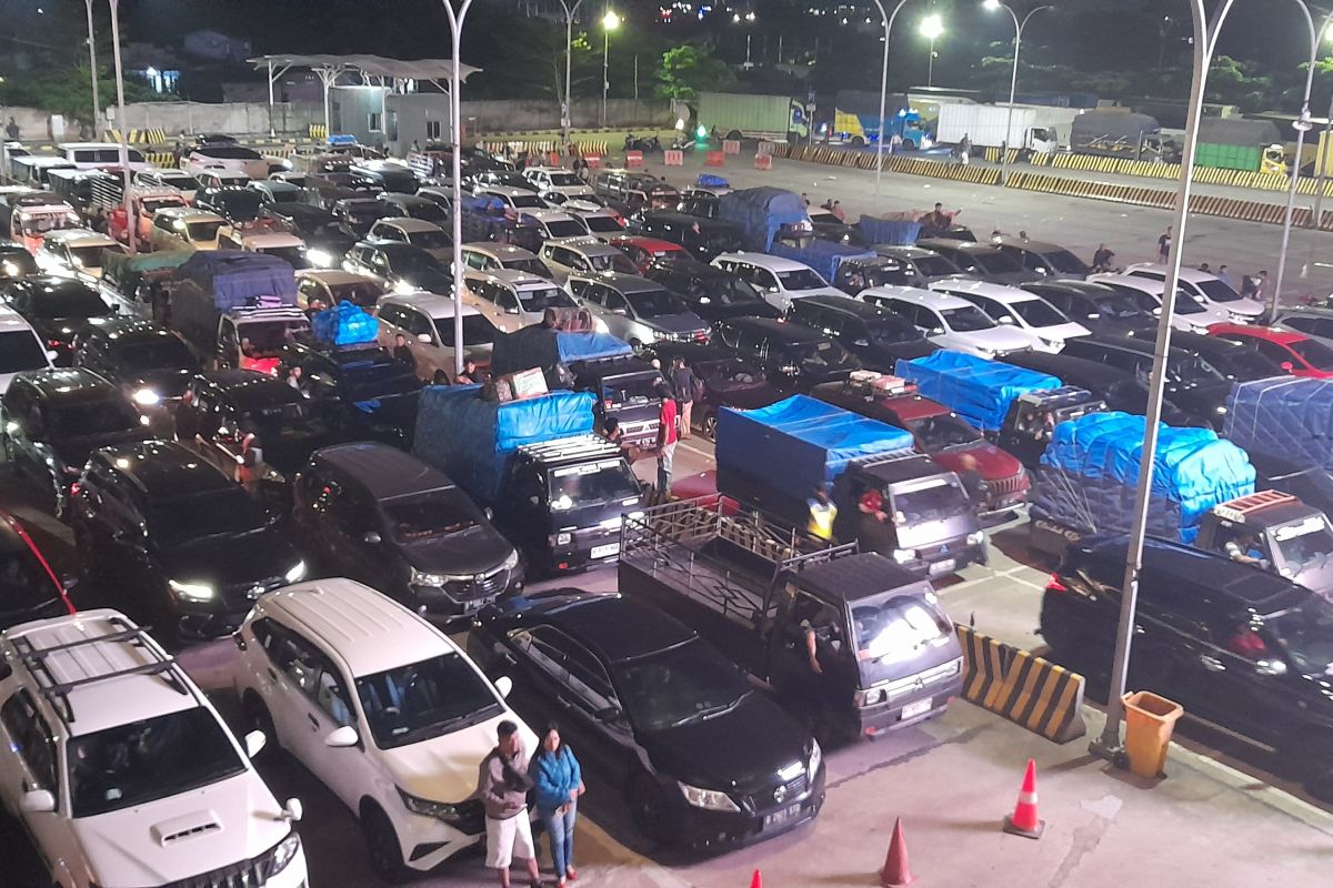 Pantauan mudik langsung di Pelabuhan Merak, ramai lancar