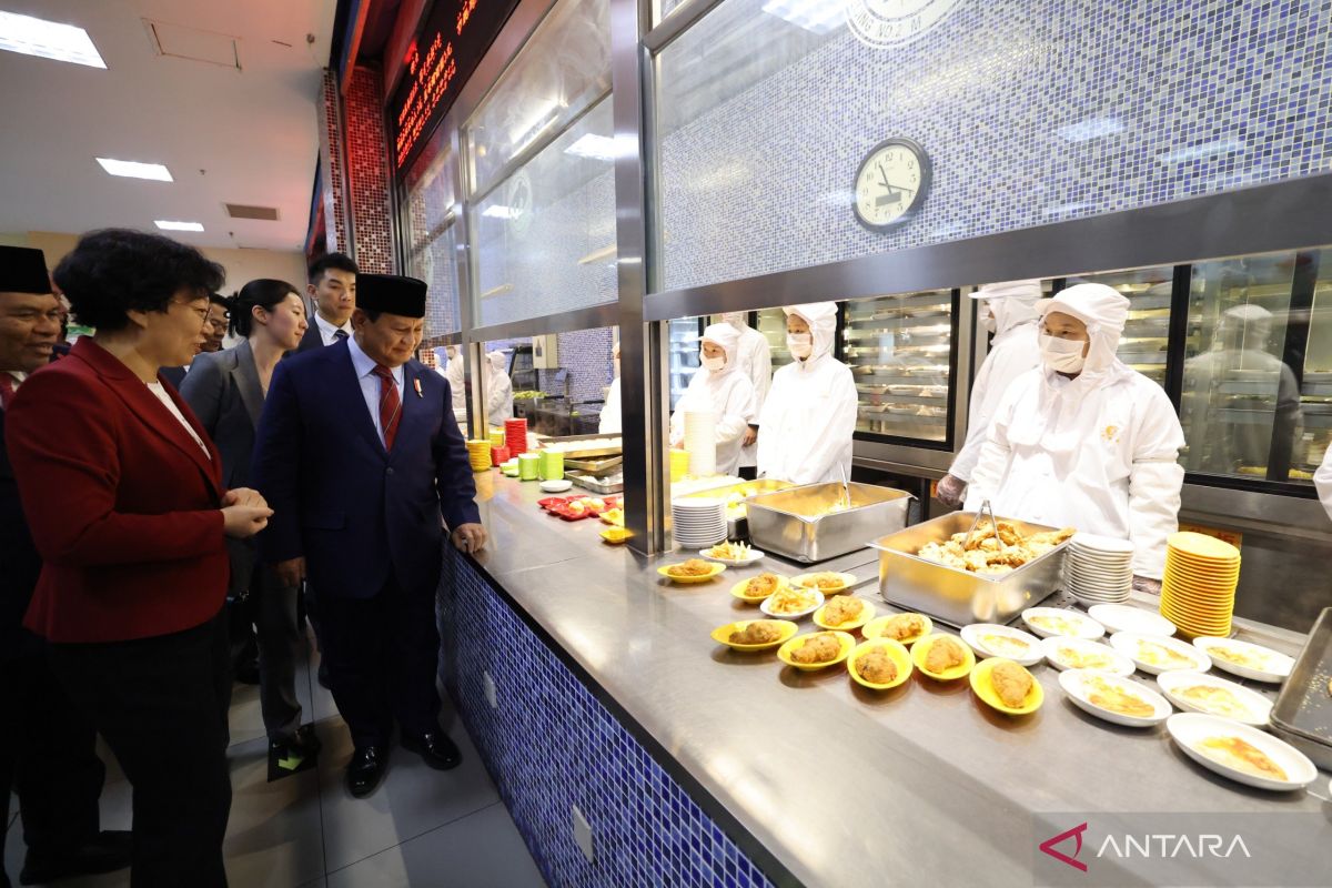 Prabowo pelajari budaya makan siang gratis di sekolah China