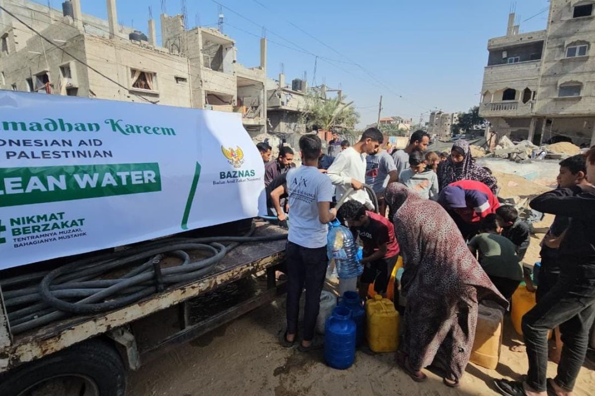 Baznas distributes clean water to Palestinians in Gaza's Rafah