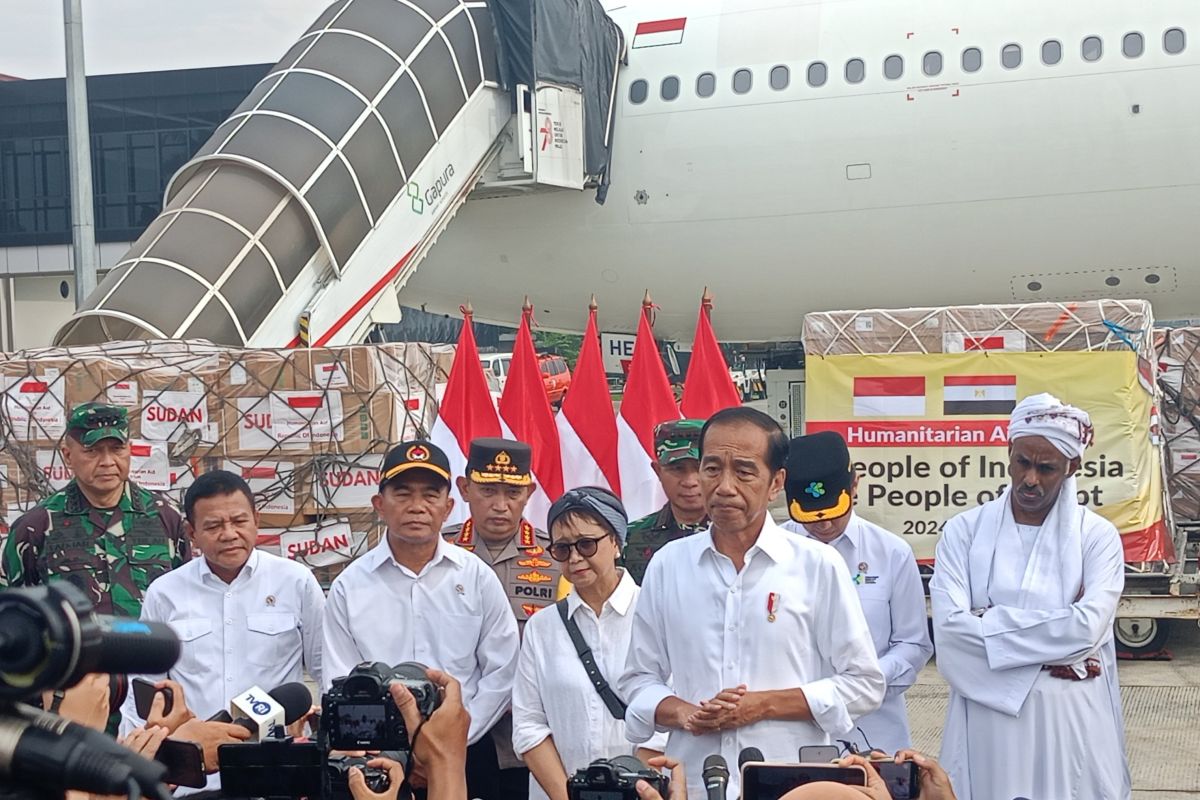 Presiden Jokowi melepas bantuan kemanusiaan untuk Palestina dan Sudan