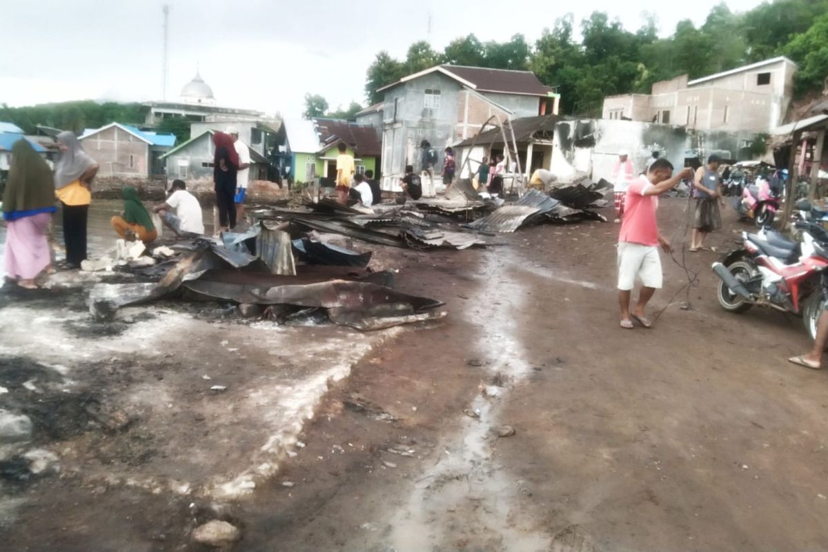 Kebakaran pasar di Kabupaten Bima hanguskan 14 lapak