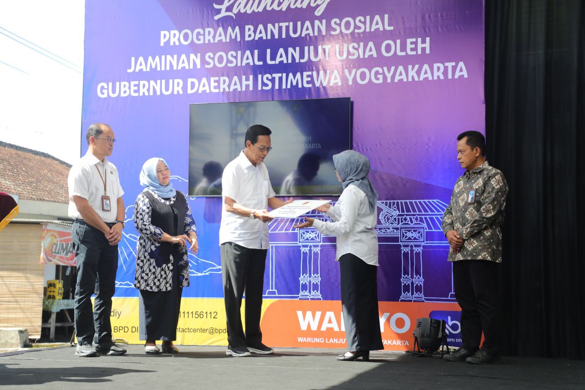 Gubernur DIY meluncurkan program bantuan sosial JSLU di Sleman