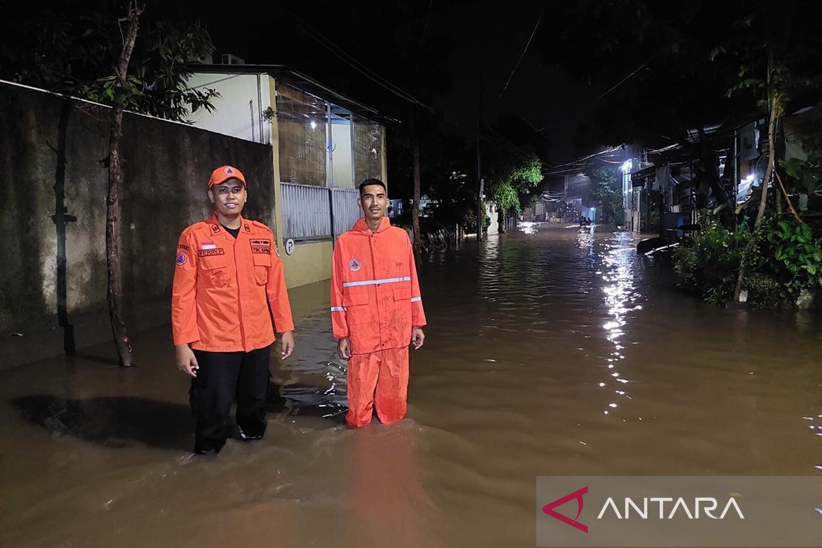 Tujuh ruas jalan di Jakarta tergenang pada Jumat sore