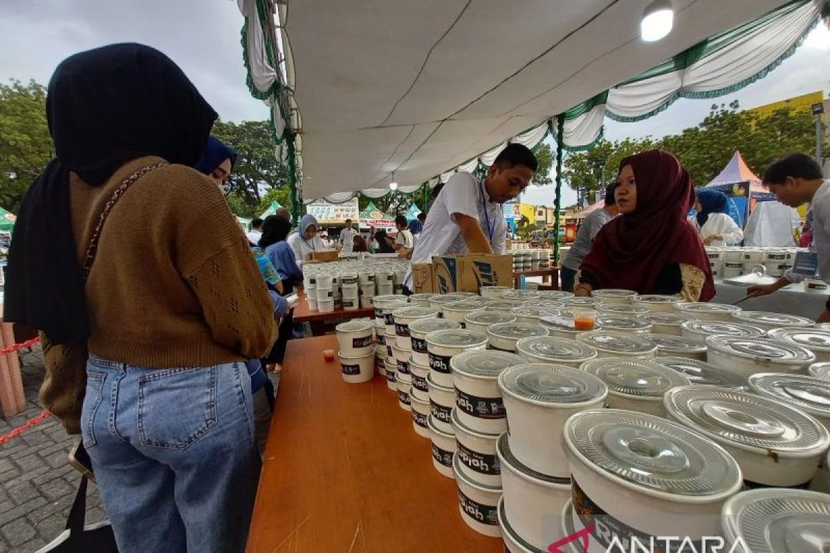 BI pecahkan rekor MURI mie cakalang di Fesyar Sulut