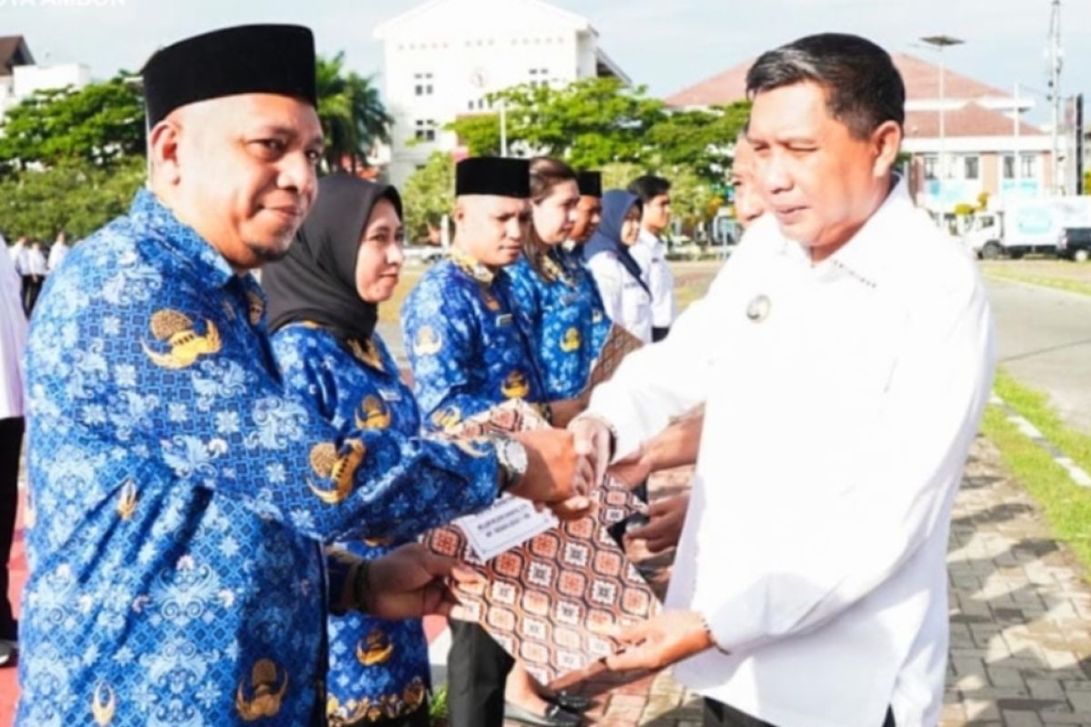 385  CPNS dan PPPK Ambon terima SK pengangkatan