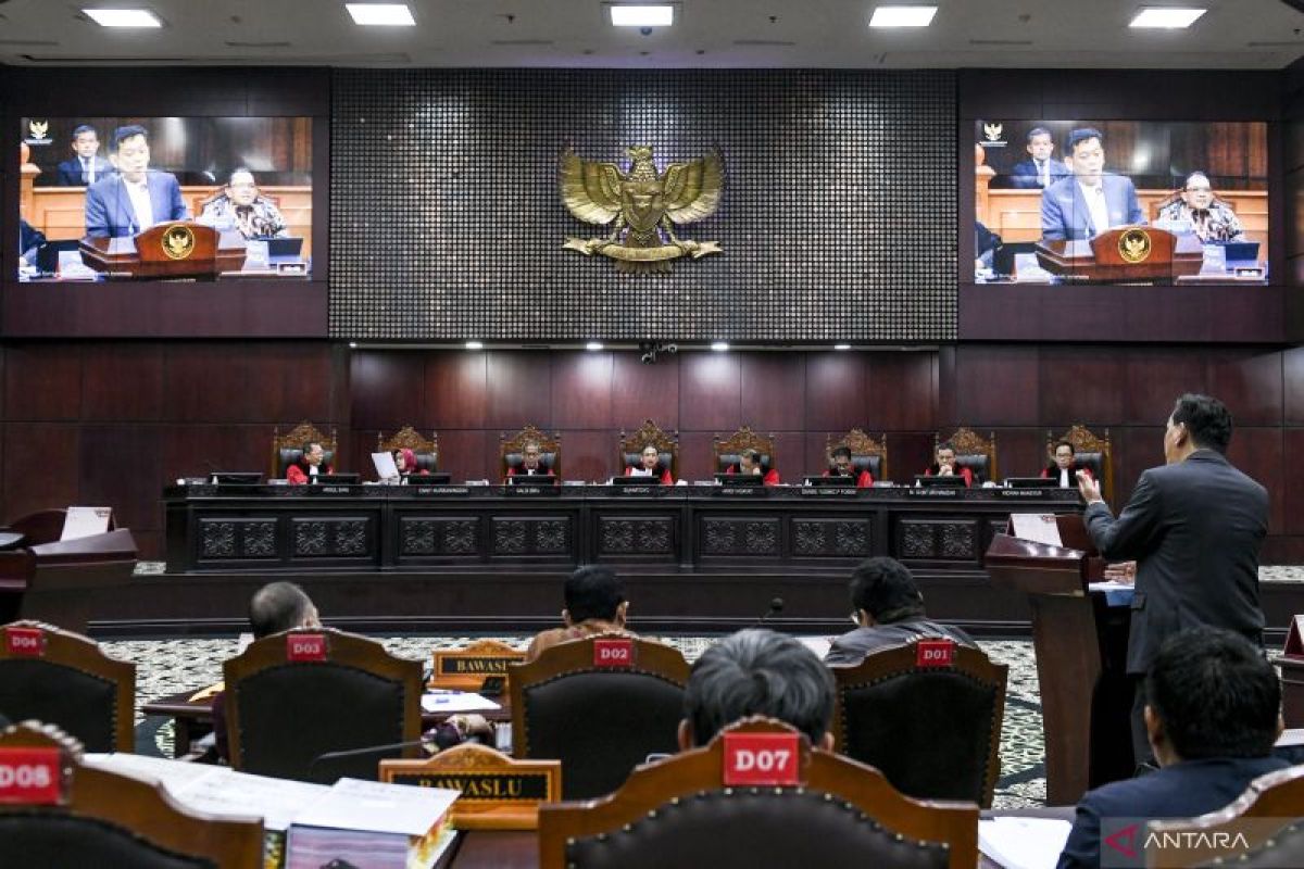 Jokowi sebut menteri akan hadir jika diundang MK