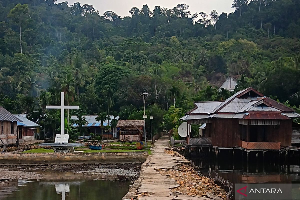 Merapat ke Kapatcol, kampung penjaga berkah alam di Raja Ampat