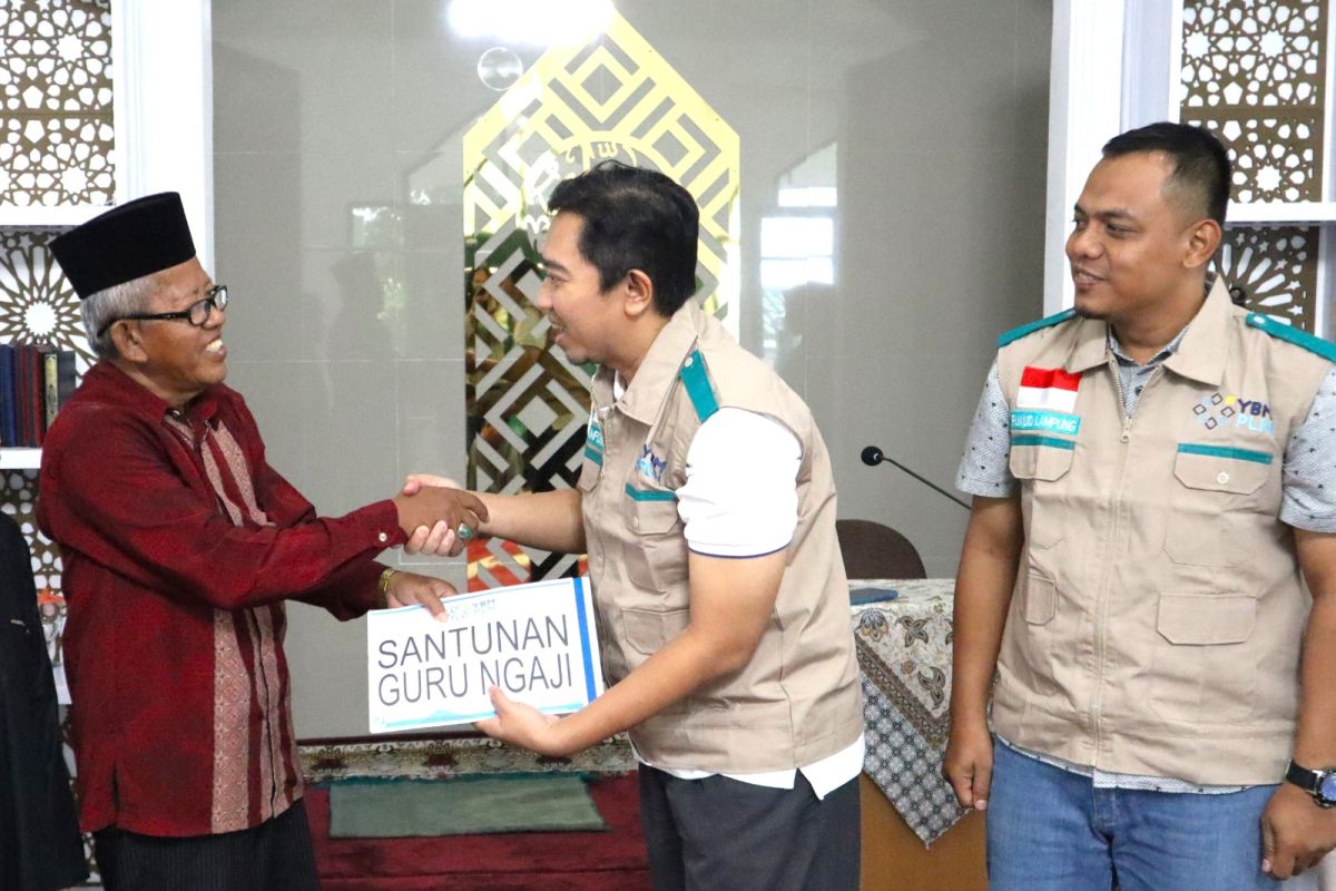 YBM PLN Lampung menyalurkan zakat Rp621 juta