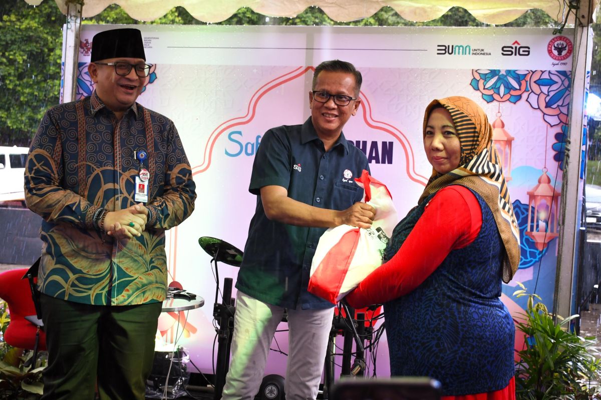 Sambut 26 tahun Kementerian BUMN, Semen Padang gelar pasar murah, mudik gratis dan bazar UMKM