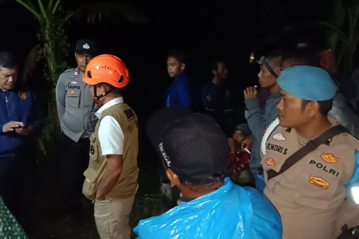 Polisi cari warga hanyut di Sungai Semangka Suoh, Lampung Barat