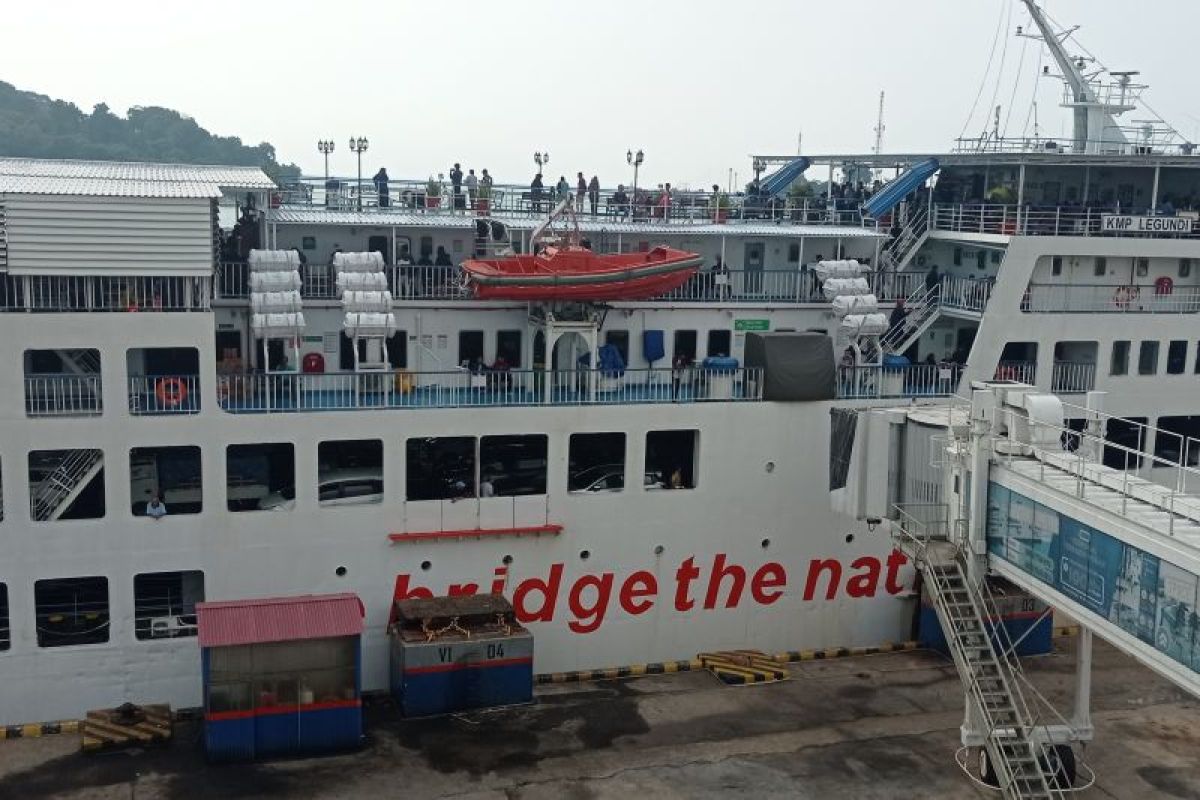 H-6 Pelabuhan Merak seberangkan 52.121 penumpang ke Bakauheni