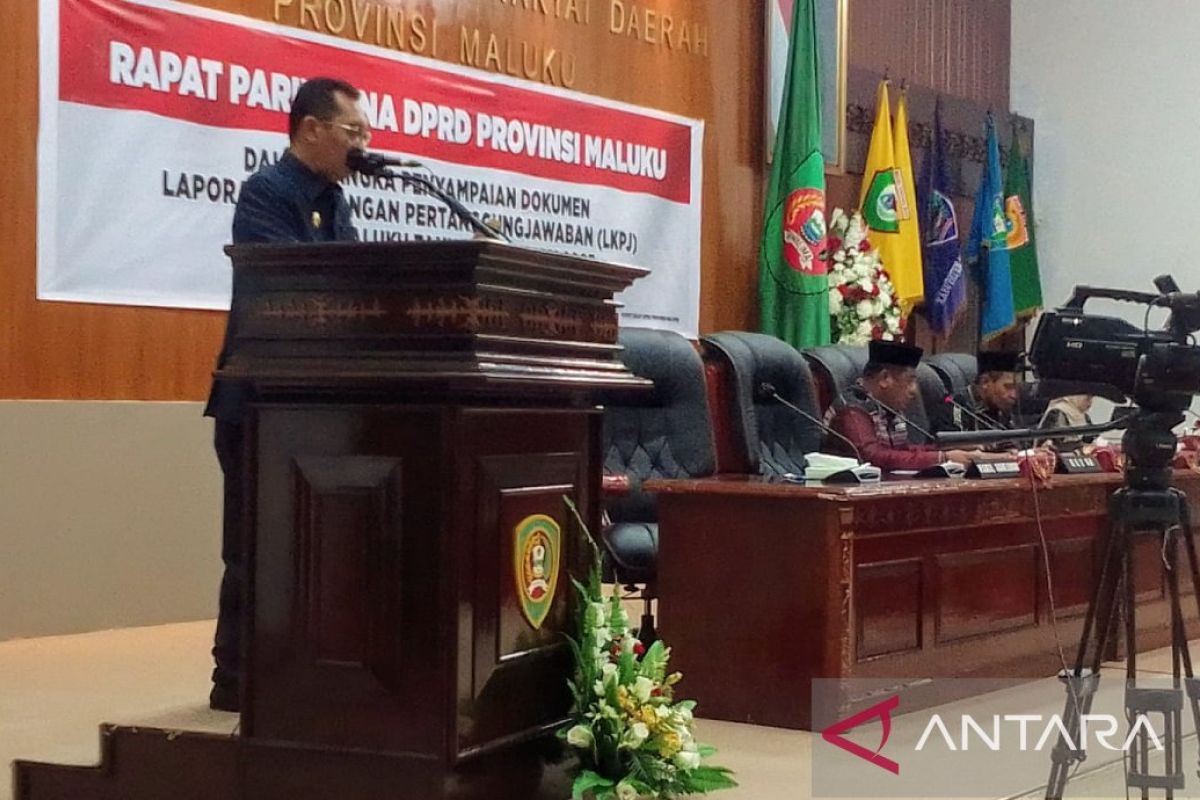 Wagub Maluku serahkan dokumen LKPJ gubernur 2023 ke DPRD