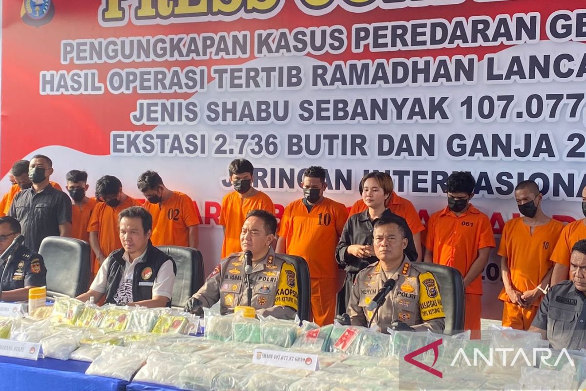 Jelang lebaran, Polda Riau amankan ratusan kilogram sabu dan ribuan ekstasi