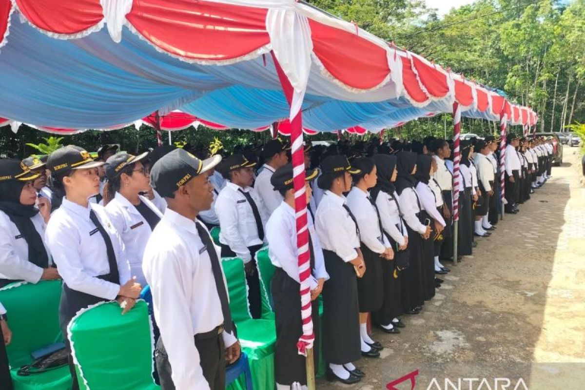 Pemkab Sorong Selatan serahkan SK kepada 304 PPPK guru dan nakes