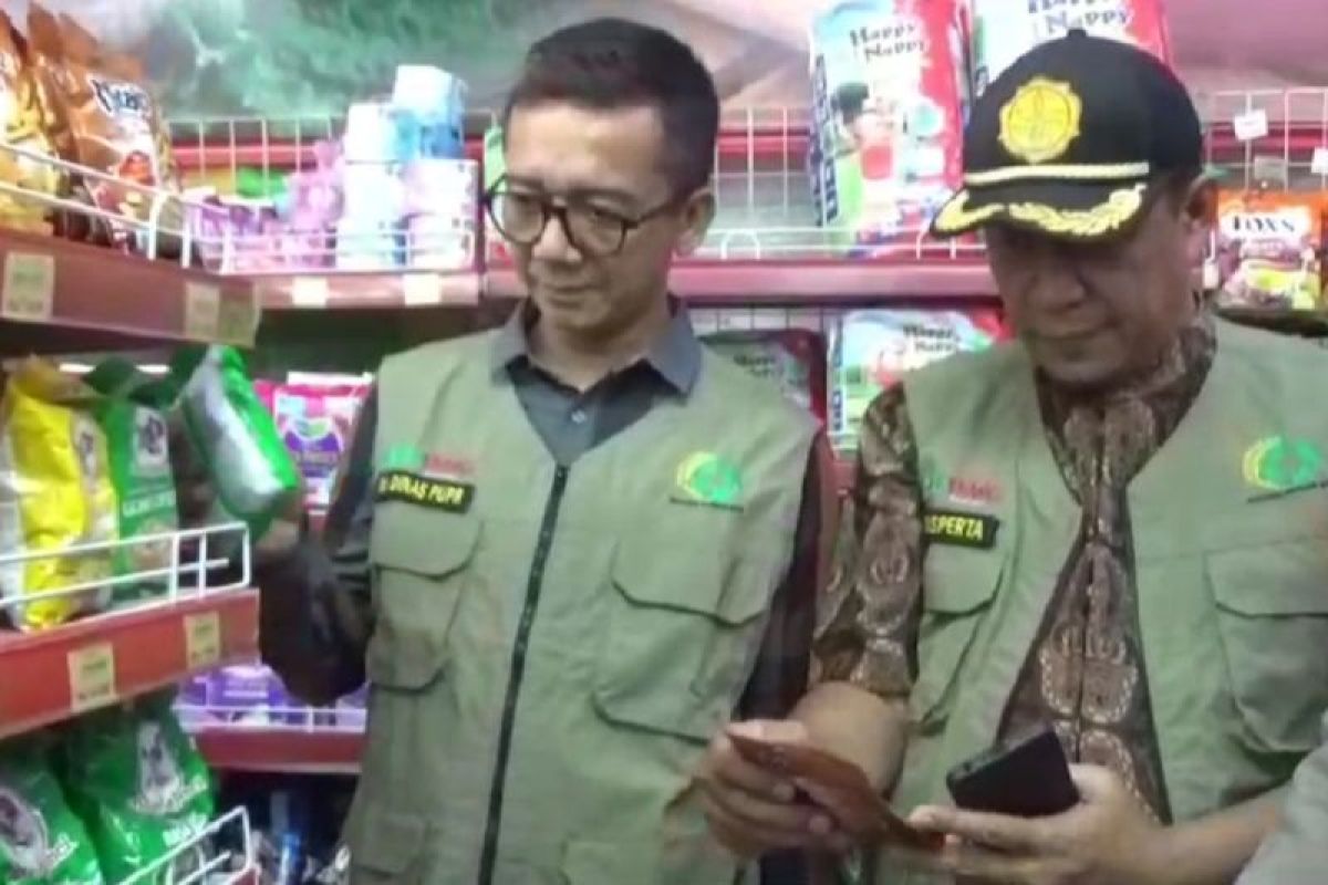Sidak di Jombang, petugas temukan produk tak layak edar