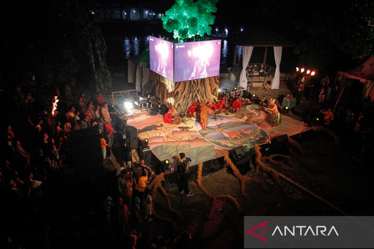 Tujuh komunitas adat suguhkan konser seni pada malam puncak Bele Kampung