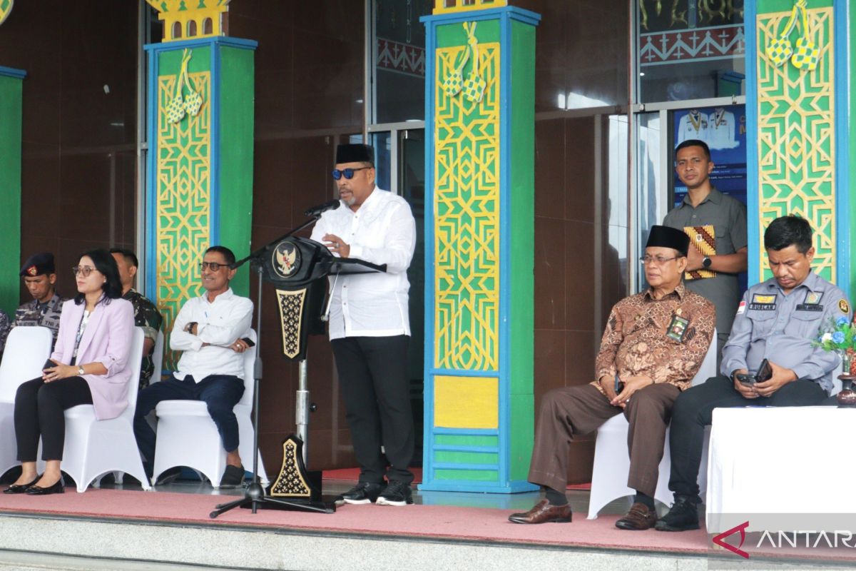 Pemprov Maluku bagikan 2.744 paket sembako jelang Idul Fitri kepada masyarakat
