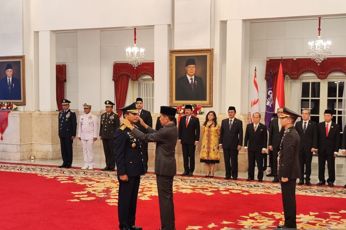 Presiden Joko Widodo lantik Tonny Harjono sebagai KSAU di Istana Negara
