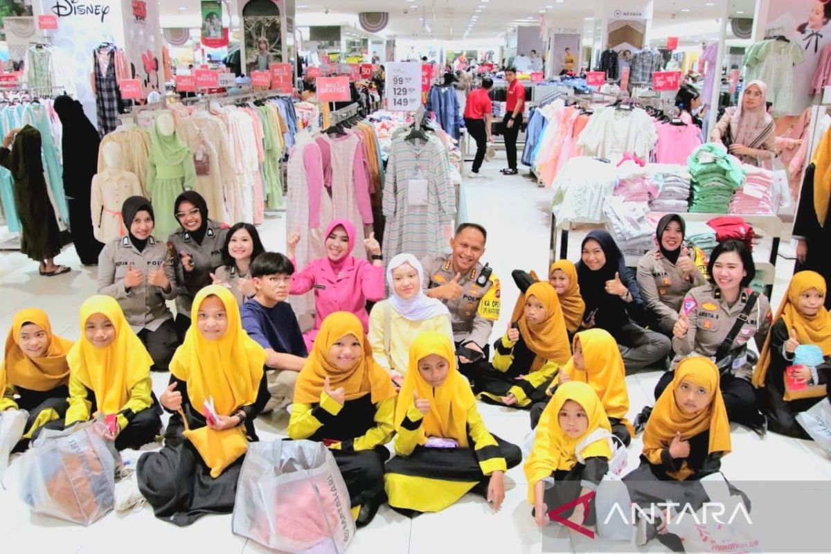 Kapolresta Gorontalo Kota ajak anak yatim belanja baju lebaran