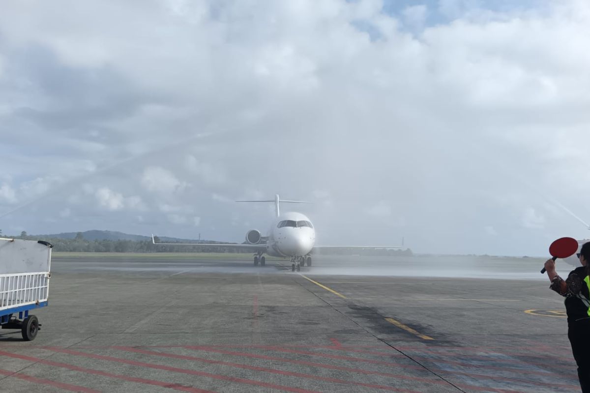 Maskapai TransNusa terbang perdana rute Ambon-Manado